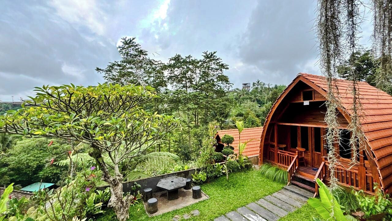 Deluxe Cabin, 1 Bedroom, Balcony, Garden View | Property grounds