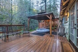 Terrace/patio - Ranger’s Rest | Historic Mt Hood Cabin w/ Hot Tub (Rhododendron)