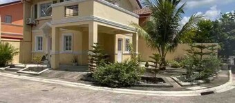 Soothing 3-bedroom house with AC in Cabanatuan City