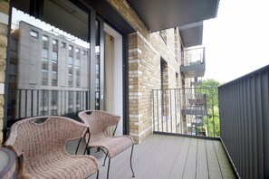 Terrace/patio - Apartment - Sleeps 4 - Spacious City Base, Wifi (London)