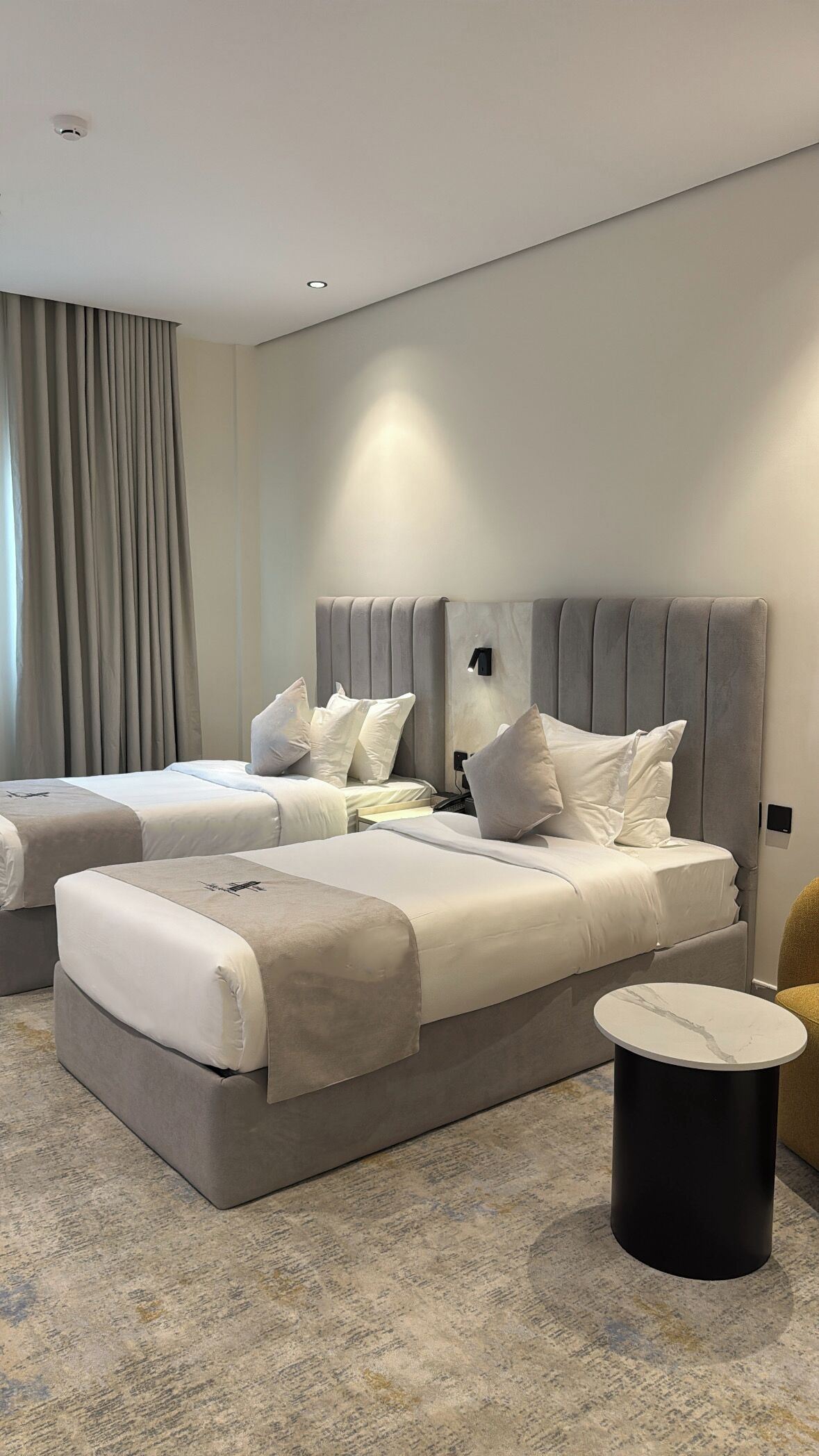 Deluxe Twin Room | Iron/ironing board, WiFi (free), bed sheets