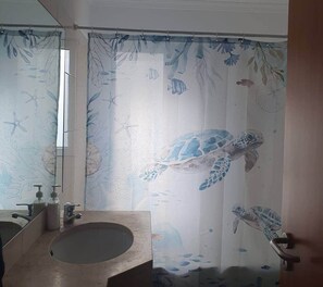 Hair dryer - Oceanview Gateway 
Beautiful 2Bed/2Bath Apartment (Caniço)