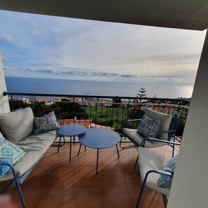 Property grounds - Oceanview Gateway 
Beautiful 2Bed/2Bath Apartment (Caniço)