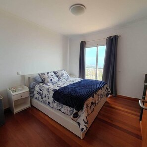 2 bedrooms, iron/ironing board, WiFi, bed sheets - Oceanview Gateway 
Beautiful 2Bed/2Bath Apartment (Caniço)