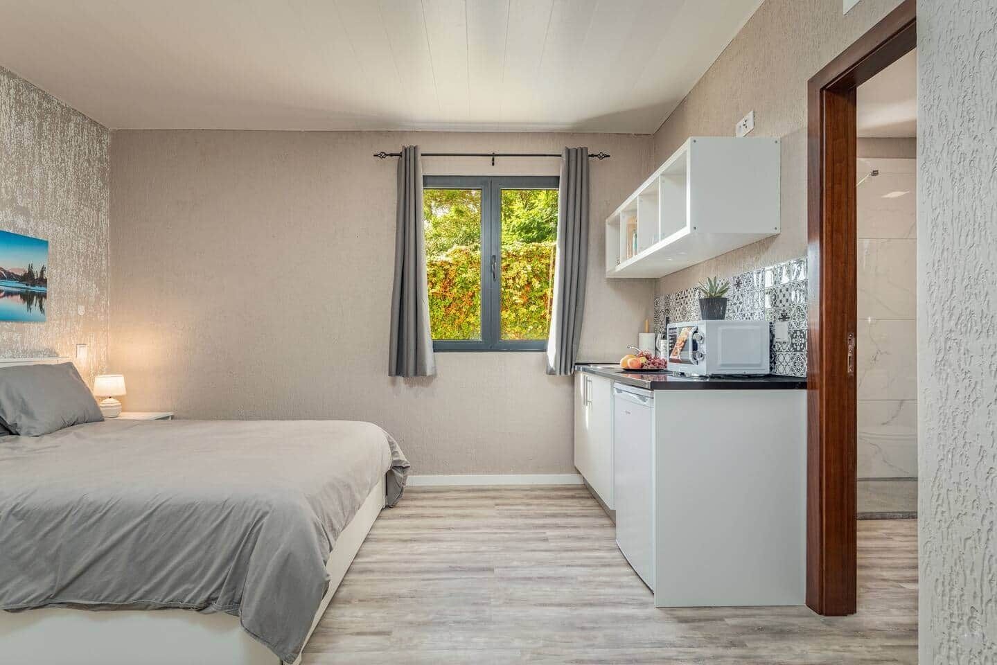 1 bedroom, in-room safe, desk, iron/ironing board