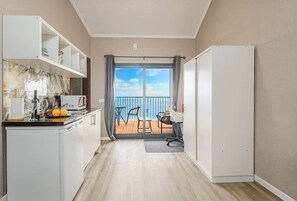 Interior - Suite 8 - Private Veranda with Ocean View (Gaula)