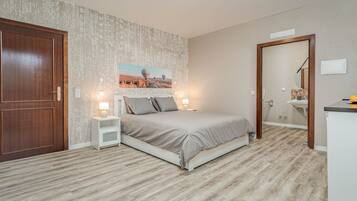 1 habitación, tabla de planchar con plancha, wifi y ropa de cama