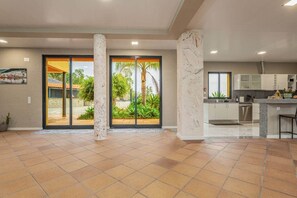 Interior - Suite 3 -
Private Veranda with Ocean view (Gaula)