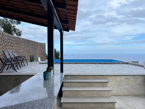 Suite 7 -
Private veranda with ocean view