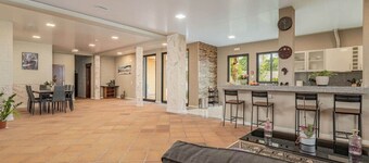 Suite 6 - Ocean and garden view