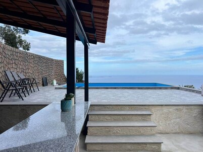 Suite 6 - Ocean and garden view