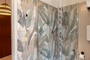 Shower, bidet, towels - GuestHost - Comfortable 60 mq apartment, perfect for 4 people, located on the third floor of a building with lift.The property is located a few steps from the historic center of Sanremo, in an area full of services. In the immediate vicinity there is the (Sanremo)