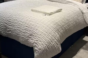2 dormitorios, tabla de planchar con plancha, wifi gratis y ropa de cama