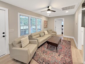 TV - 2BR Raleigh Hideaway - Huge Fenced In Yard! (Raleigh)