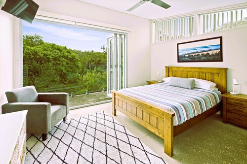 Crescent Head Spa Villa