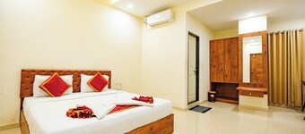 Hotel Rajdhani Inn & Suites