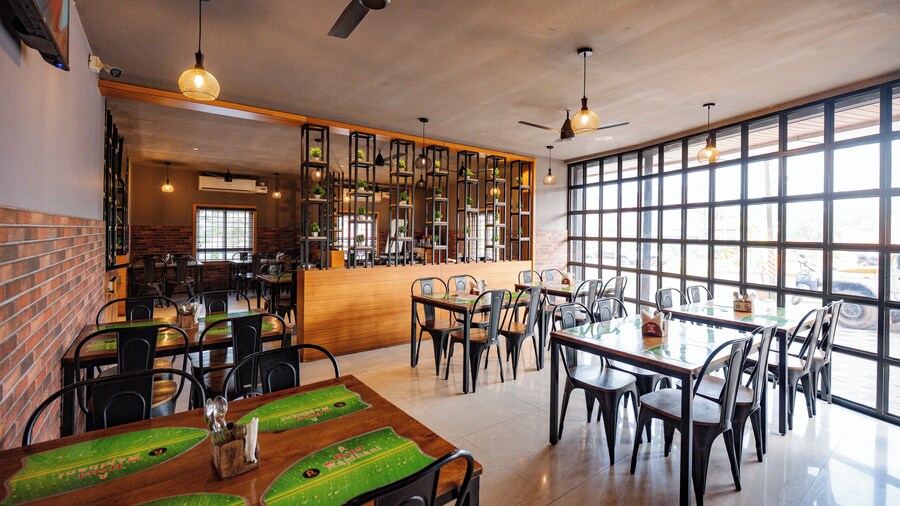 Hotel Rajdhani Inn & Suites