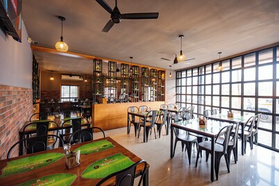 拉吉达尼套房酒店  