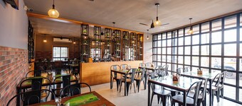 Hotel Rajdhani Inn & Suites