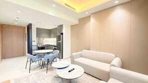 Appartamento Standard, 1 camera da letto | Biancheria da letto di alta qualità, una scrivania, Wi-Fi gratuito