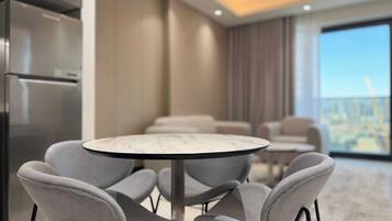 Standard Apartment, 1 Bedroom | Dining