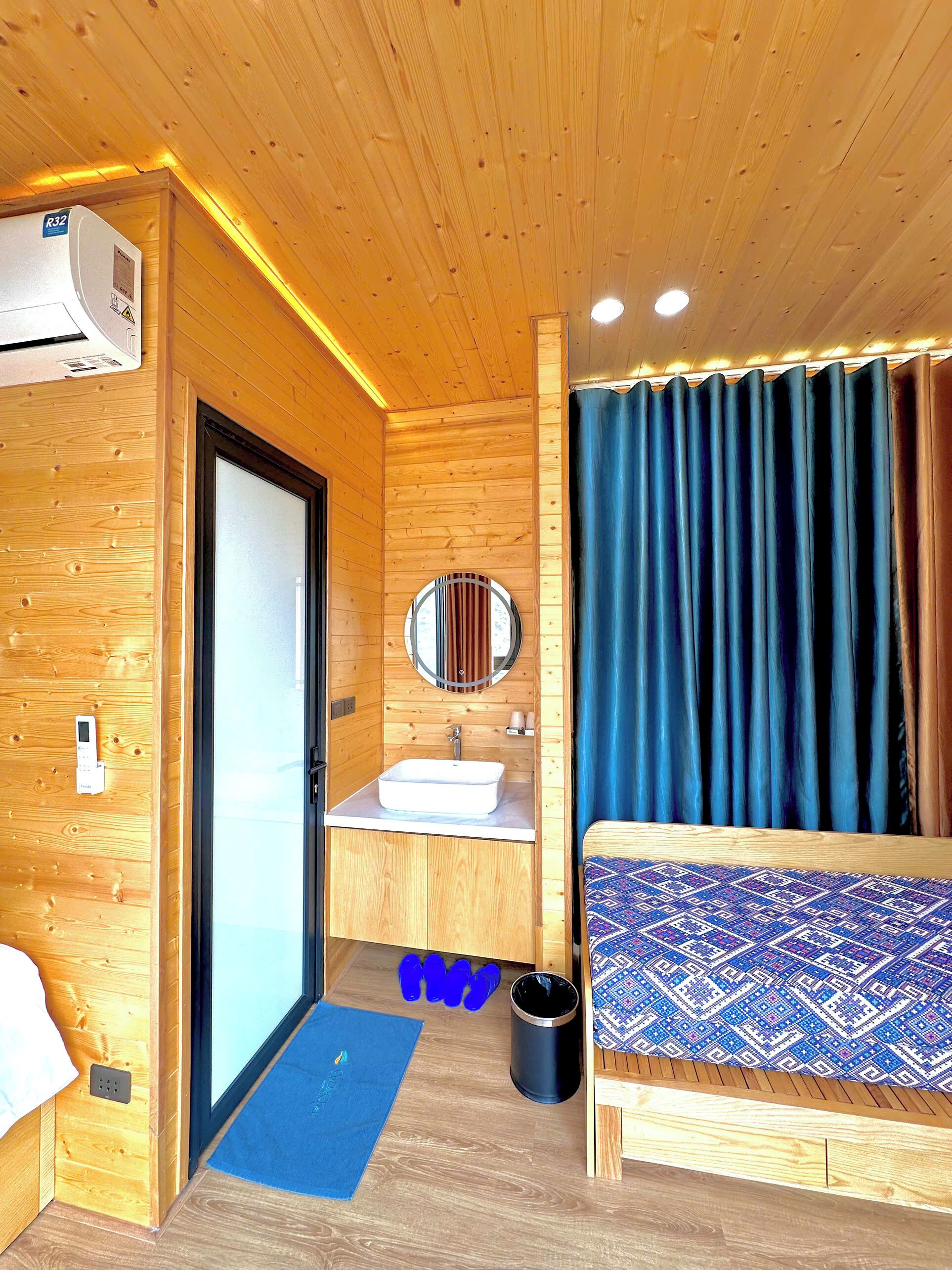 Bureau, espace de travail pour ordinateur portable, Wi-Fi gratuit