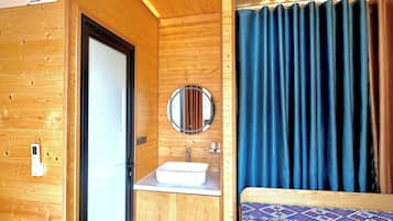 Bureau, espace de travail pour ordinateur portable, Wi-Fi gratuit