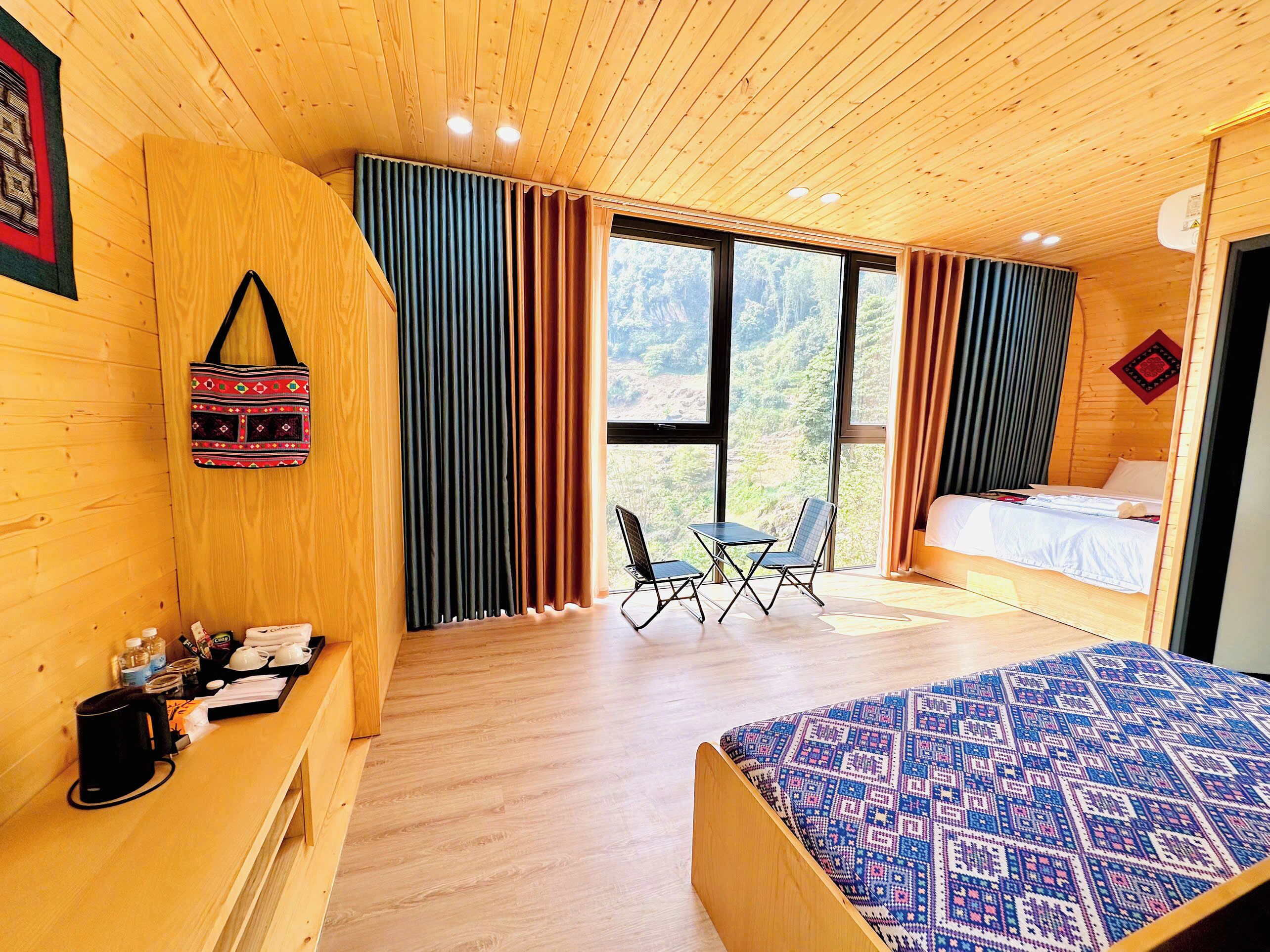 Bureau, espace de travail pour ordinateur portable, Wi-Fi gratuit