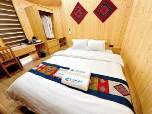 Desk, laptop workspace, free WiFi - Co De Chai Herbal Retreat Bac Ha (Bac Ha)