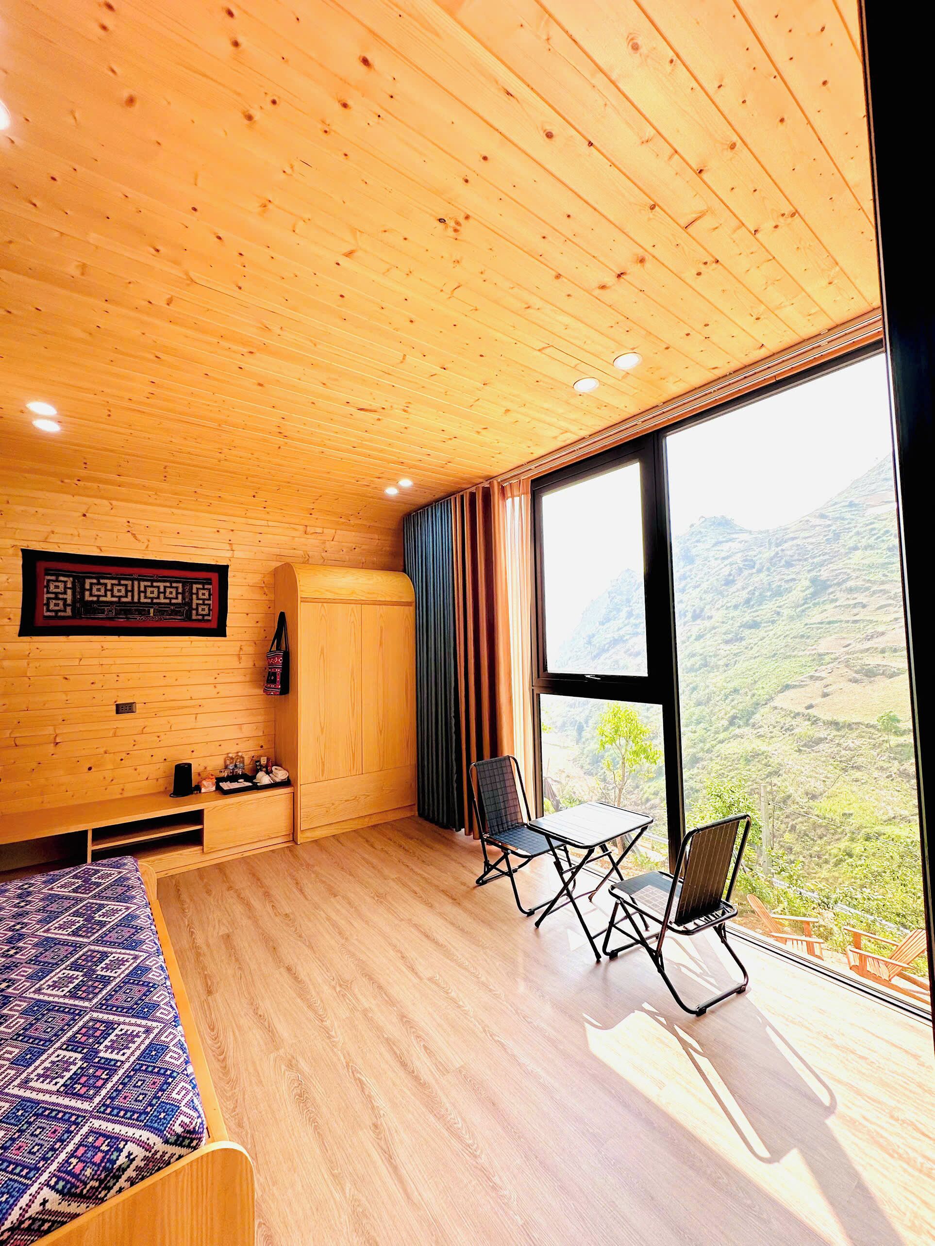 منزل صغير عادي | مكتب ومساحة عمل للكمبيوتر المحمول وواي فاي مجانًا