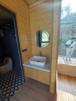 Kostenlose Toilettenartikel, Haartrockner, Handtücher, Seife