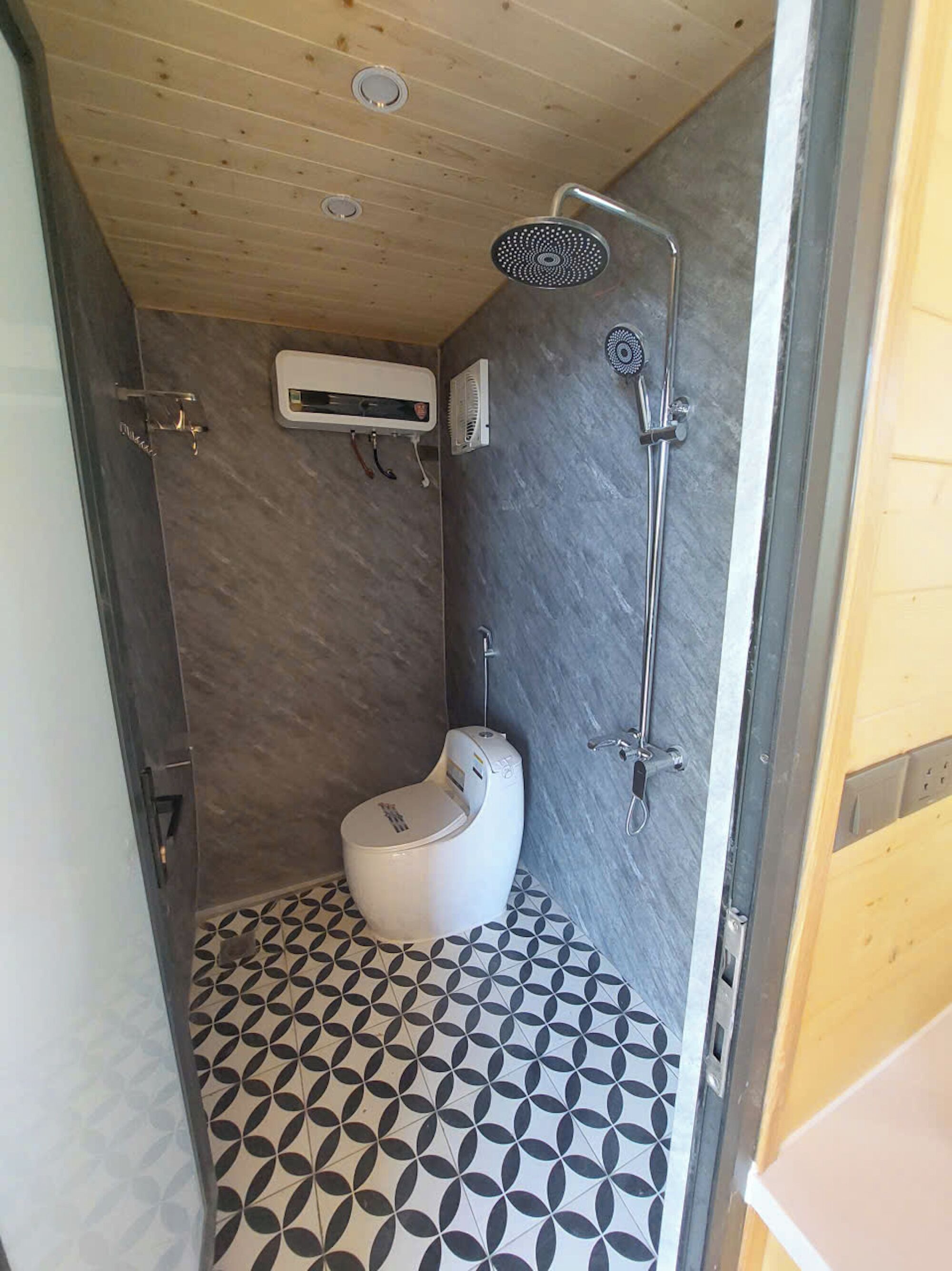 Articles de toilette gratuits, sèche-cheveux, serviettes fournies, savon