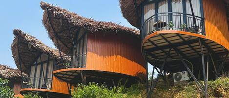 Desk, laptop workspace, free WiFi