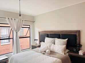 1 bedroom, iron/ironing board, WiFi, bed sheets - A Modern & Homely 1 Bedroom Apartment @ The Blyde Crystal Lagoon Estate (Pretoria)