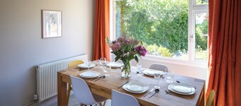 Hereford Comfortable House - Fast Wifi & Parking