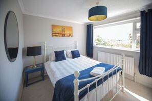 4 bedrooms, iron/ironing board, WiFi, bed sheets