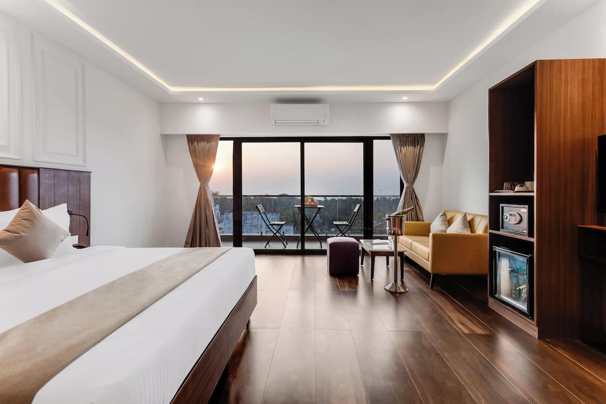 Royal Suite, Balcony, City View | In-room safe, free WiFi