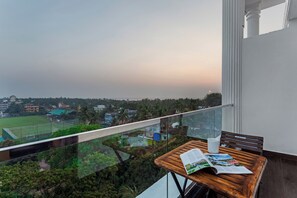 Elite Double Room, Balcony, City View | Outdoor dining - SinQ Symbol (Calangute)