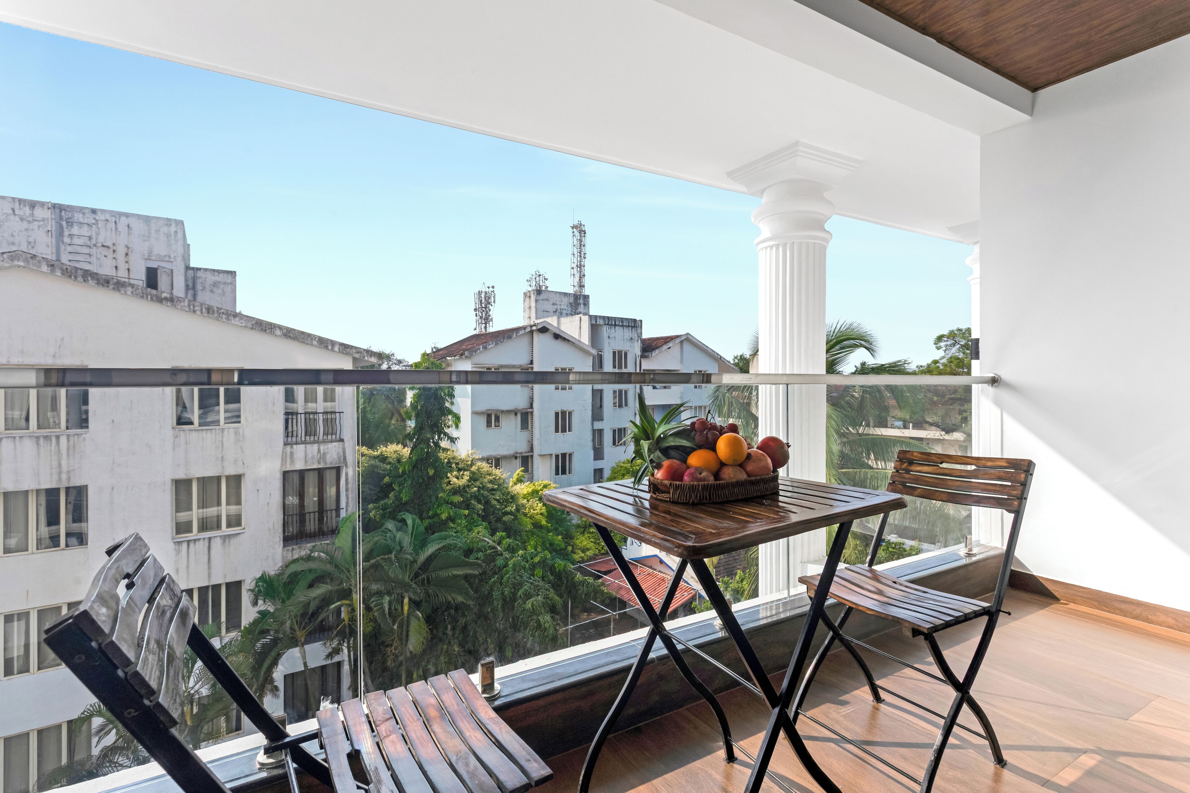 시그니처 스위트, 발코니, 시내 전망 | 야외 식당