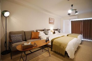 Habitación con 2 camas individuales, no fumadores, vistas a la ciudad | Cortinas opacas, tabla de planchar con plancha, wifi gratis