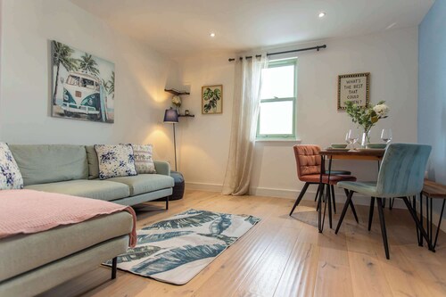 Beautiful home in Portland by the beach, sleeps 6!