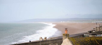 Beautiful home in Portland by the beach, sleeps 6!