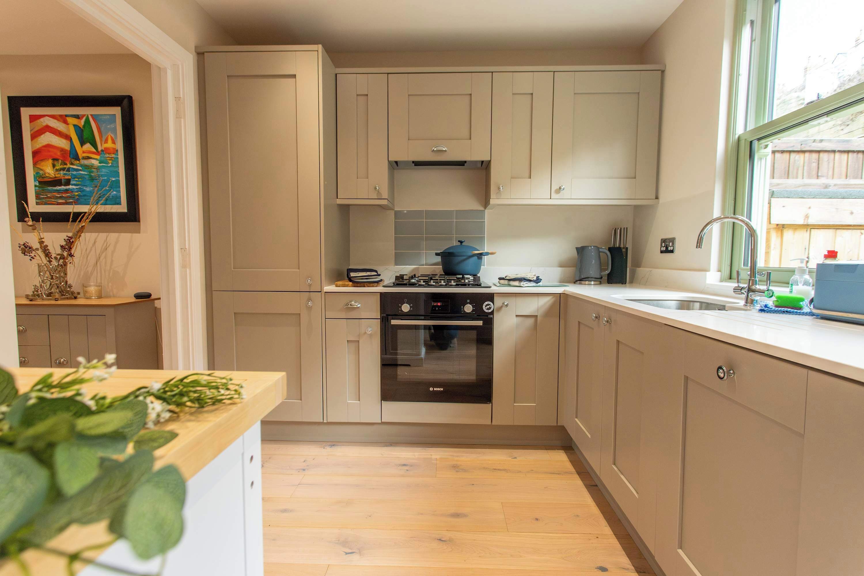 Fridge, oven, stovetop, coffee/tea maker