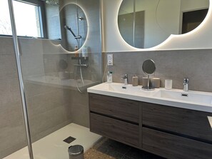 Hair dryer, towels, soap, toilet paper - VILLA ADTHEO (Dinard)