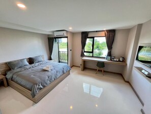 Desk, free WiFi - Wellgrow Hotel at chachoengsao (Chachoengsao)
