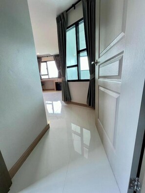 Signature Room | Interior - Wellgrow Hotel at chachoengsao (Chachoengsao)