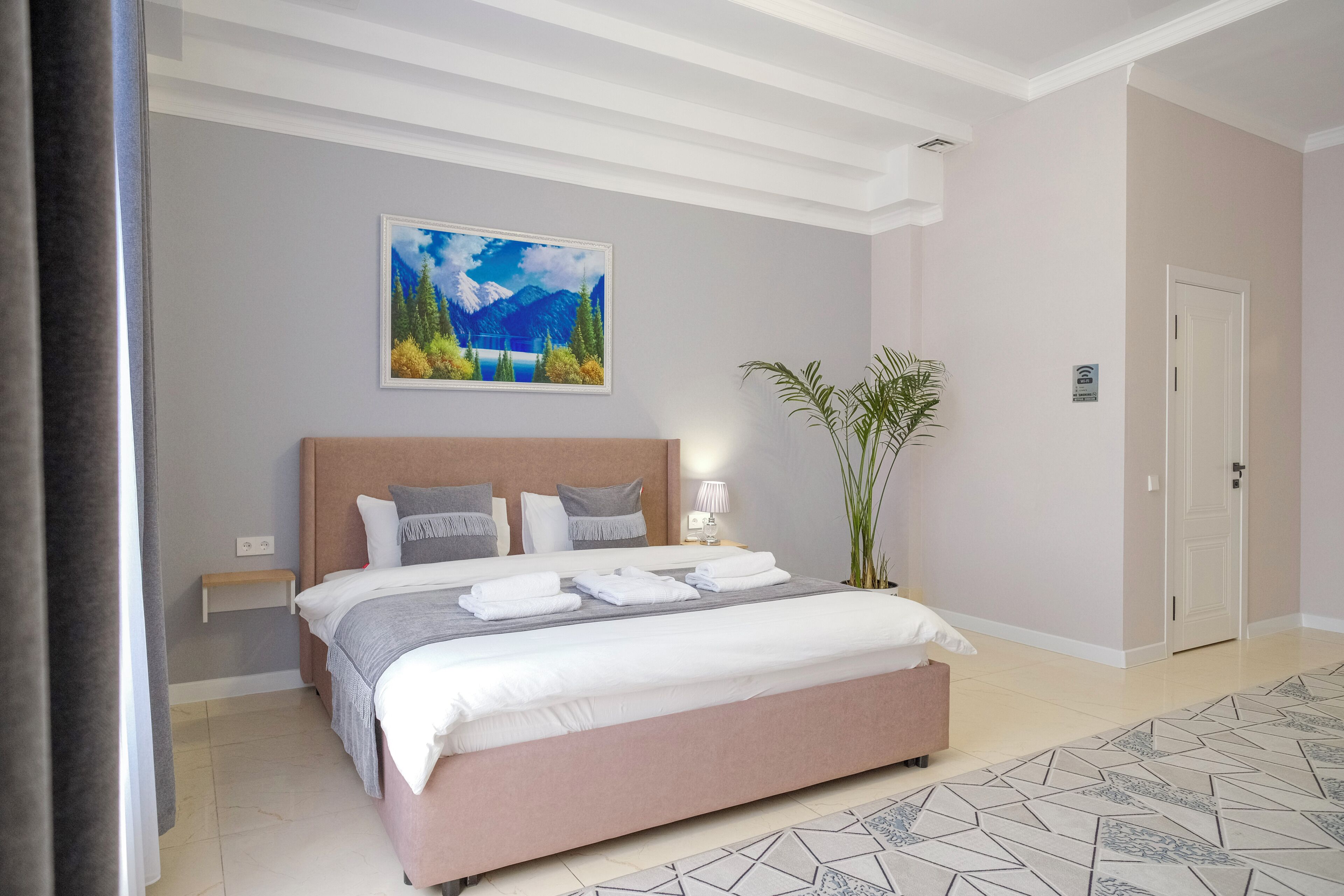 Standard Double Room, Courtyard View | Ruang kerja komputer riba, langsir/tirai gelap terus, kalis bunyi 