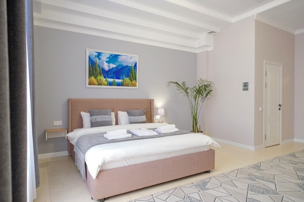 Standard Double Room, Courtyard View | Ruang kerja komputer riba, langsir/tirai gelap terus, kalis bunyi