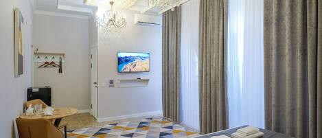 Superior Double Room | Laptop workspace, blackout drapes, soundproofing, free WiFi