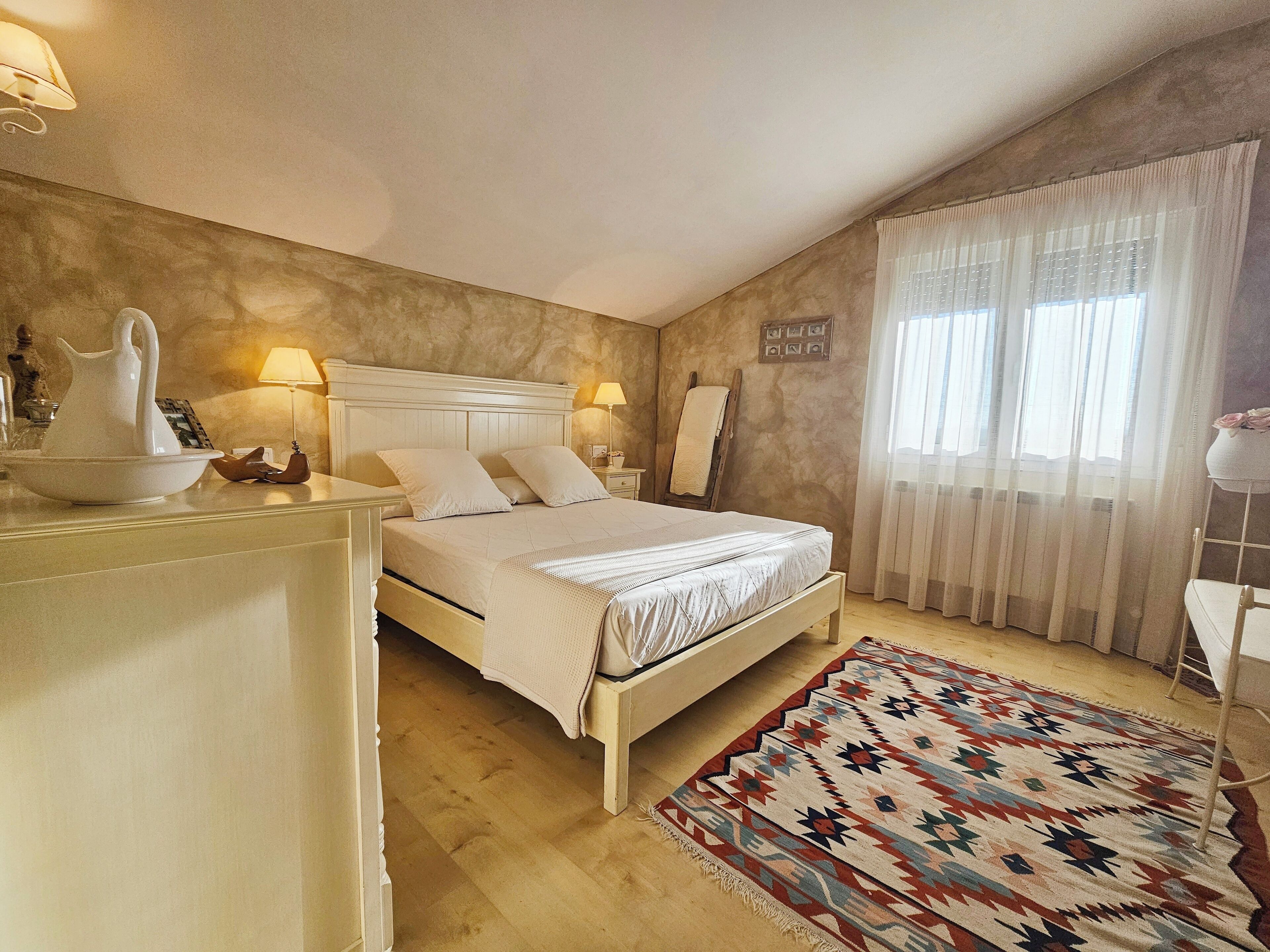 4 chambres, fer et planche à repasser, lit parapluie, Wi-Fi gratuit